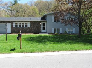 206 Parkview Dr, Rochester, NY 14625