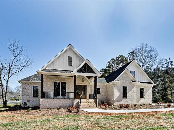 2148 Patriot Woods Dr, Asheboro, NC 27205