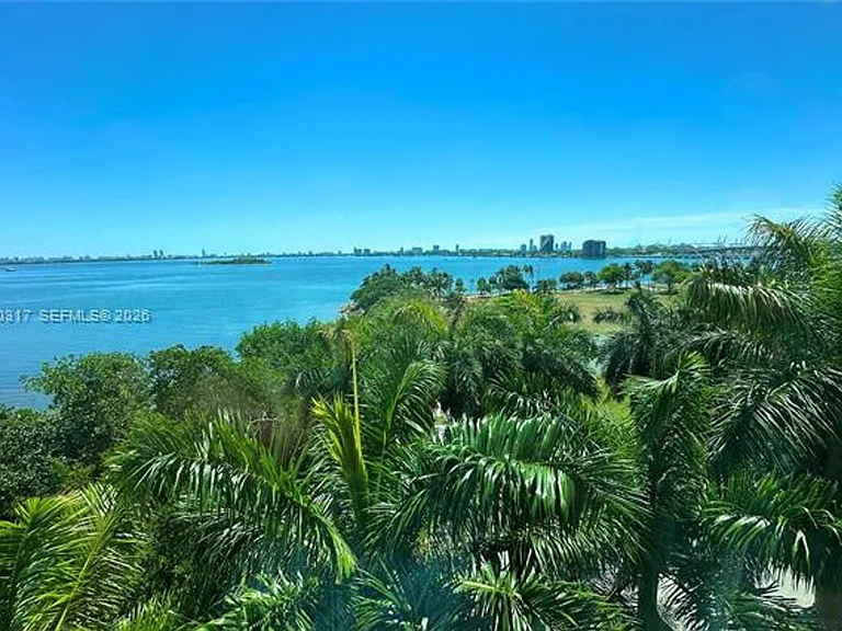 2000 N Bayshore Dr #614 — Photo 2