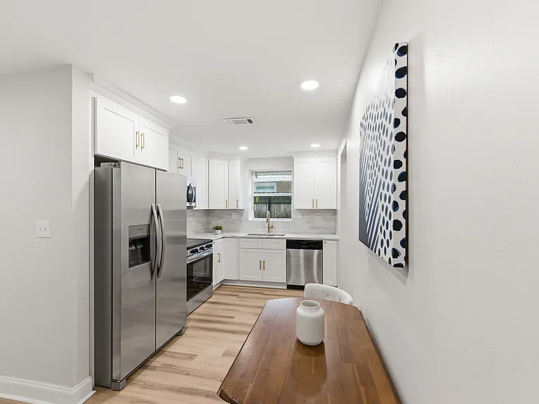 110 Jules Ave — Photo 4