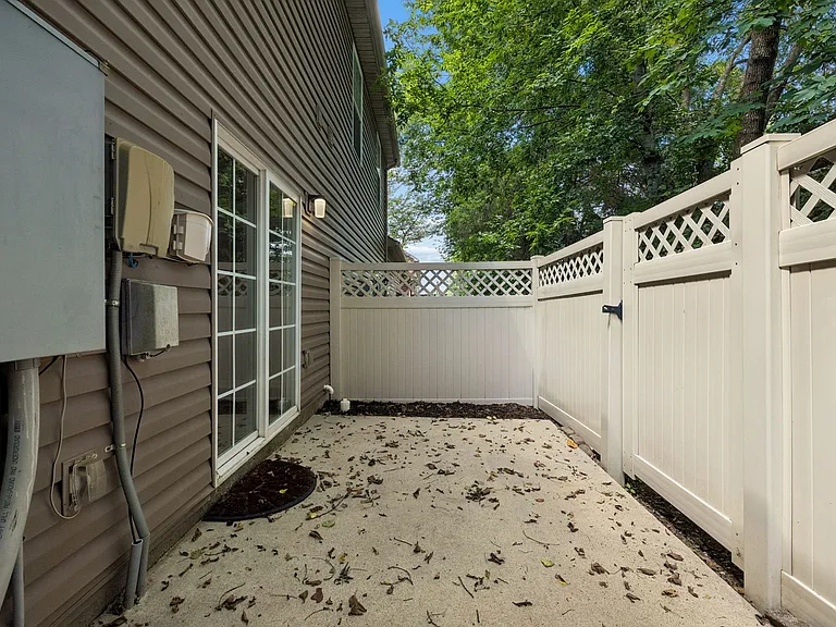 8261 Rossi Rd — Photo 35