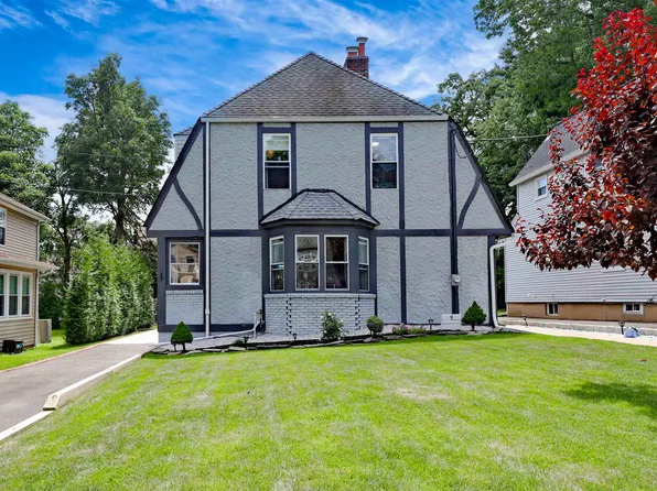 9 Pomander Walk, Nutley, NJ 07110