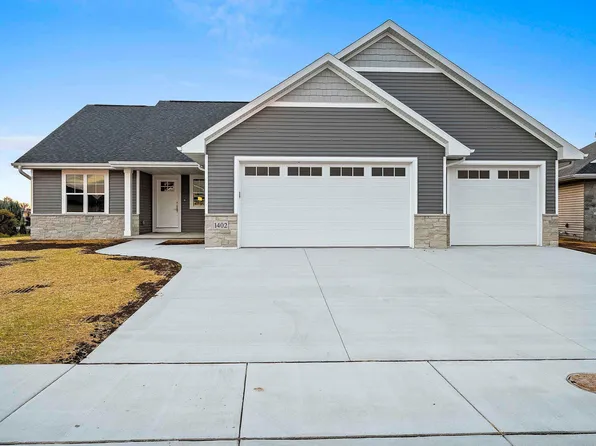 1402 Crossroads Dr, De Pere, WI 54115