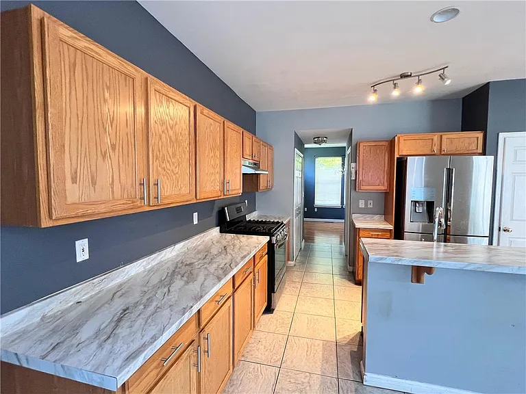 966 Hollow Ct — Photo 2