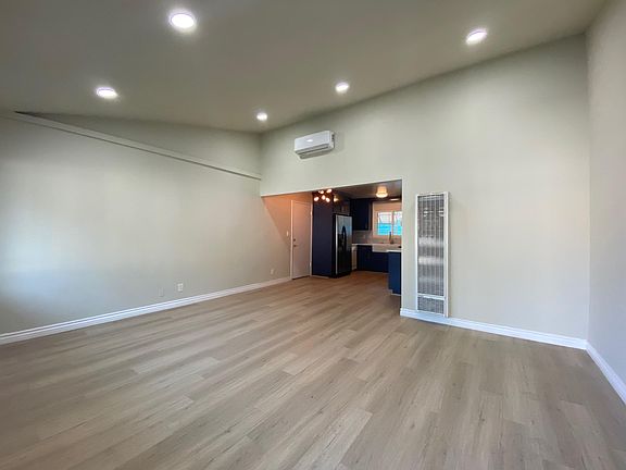4th image of 1609 S Mayflower Ave #A