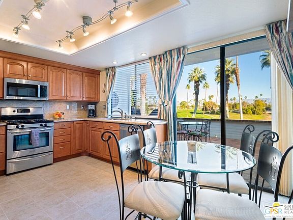 3rd image of 6 Palomas Dr