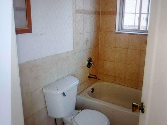4th image of 1119 E 214th St #2
