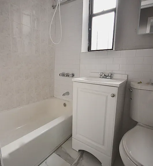 1514 W 8th St #C12 — Photo 8