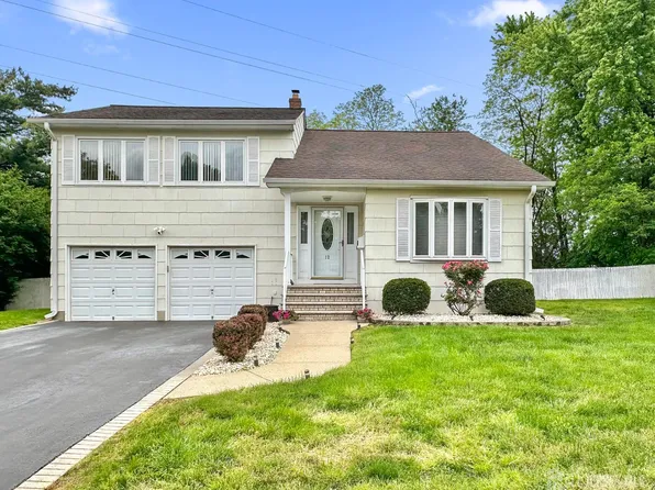 12 Dana Estates Dr, Parlin, NJ 08859