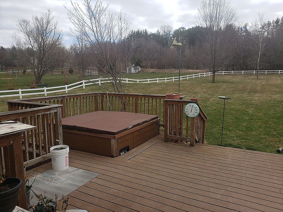 2nd image of 106 Oakwood Ln