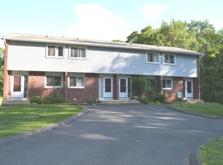 11 Anton Rd APT B, Mansfield, CT 06268