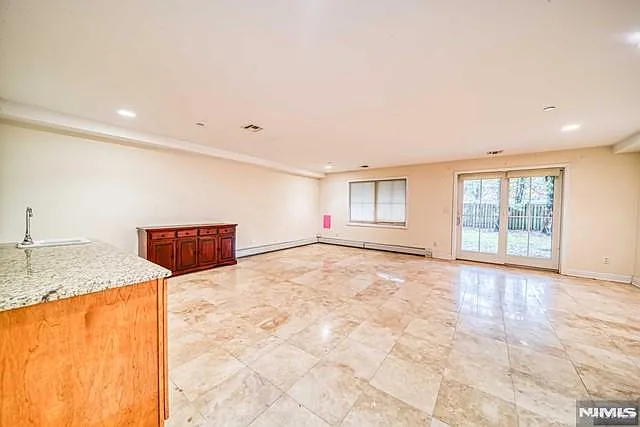 27 Harrington Ct #27 — Photo 18