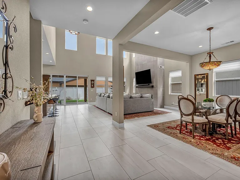 619 Camargue Trl — Photo 6