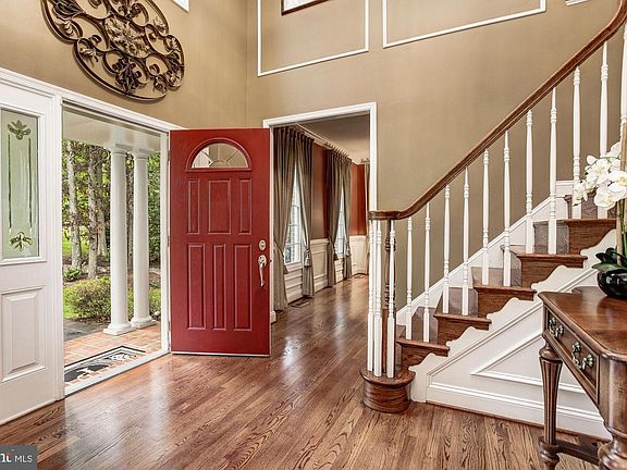 2nd image of 907 River Knoll Ct