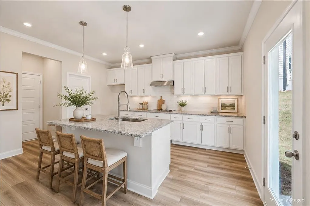 5 bed, 4.0 bath, 2535 sqft, $2,800 — Photo 3
