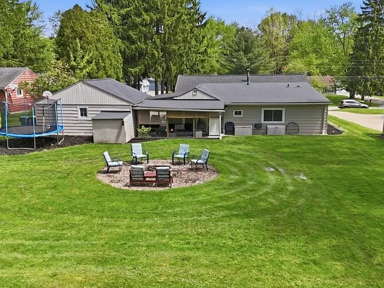 1758 Westwood Dr — Photo 3
