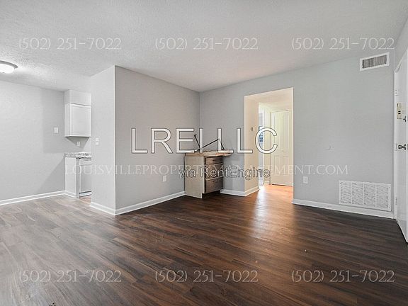 3rd image of 3105 Fordhaven Rd #1