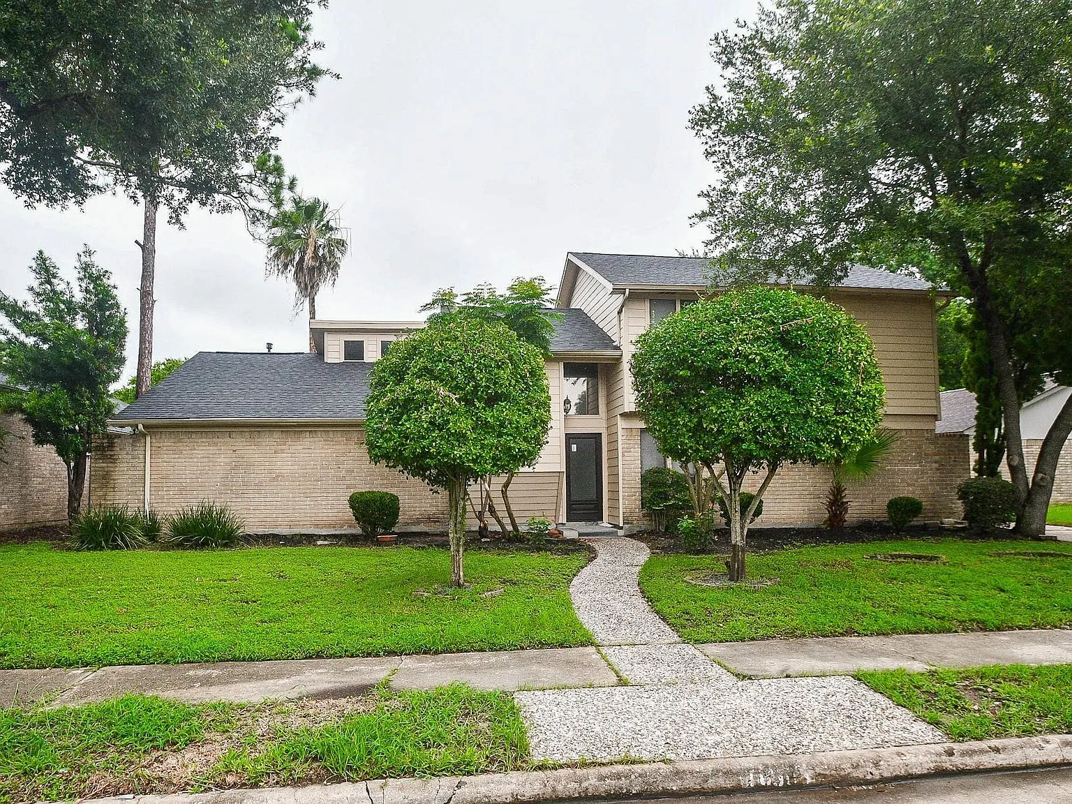5 bed, 3.5 bath, 3450 sqft, $3,300 — Photo 2