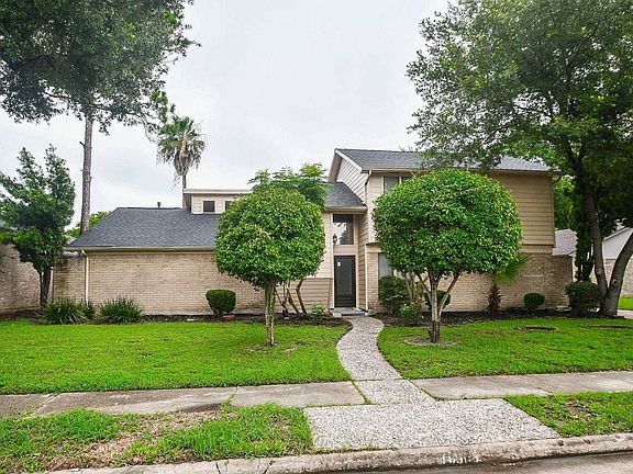 2nd image of 10903 Shawnbrook Dr