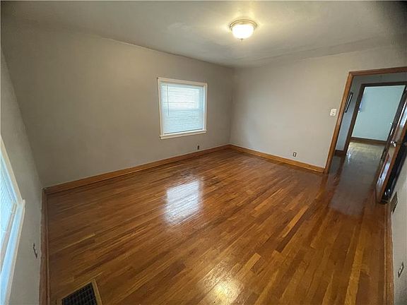 4th image of 1124 Pleasant Ave