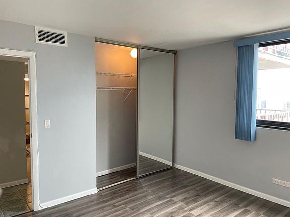 3rd image of 6150 N Kenmore Ave #14
