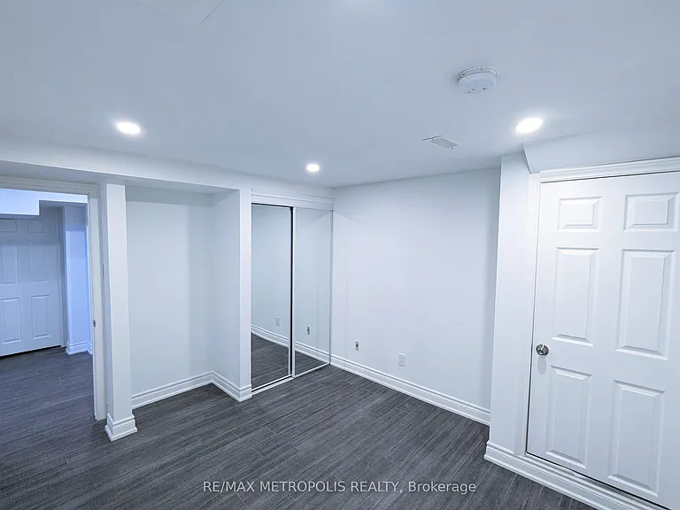 102 Hibbard Dr #BASEMENT — Photo 18