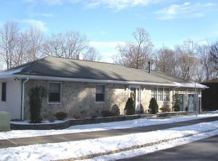 96 Lions Head Dr W, Wayne, NJ