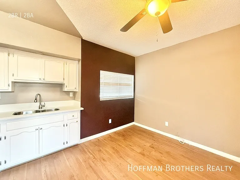 734 W 73rd St — Photo 3