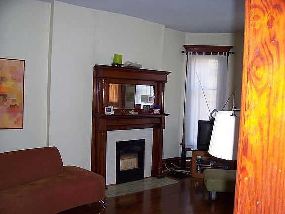 2nd image of 105 W Hubbard Ave