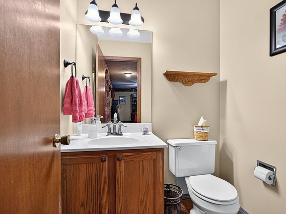 4th image of 1208 Royal Pointe Dr
