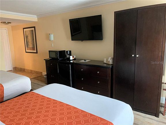 4th image of 3000 Maingate Ln #404