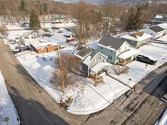2nd image of 916 Wallace St