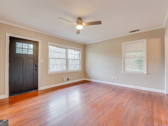 4th image of 3218 Beech Dr