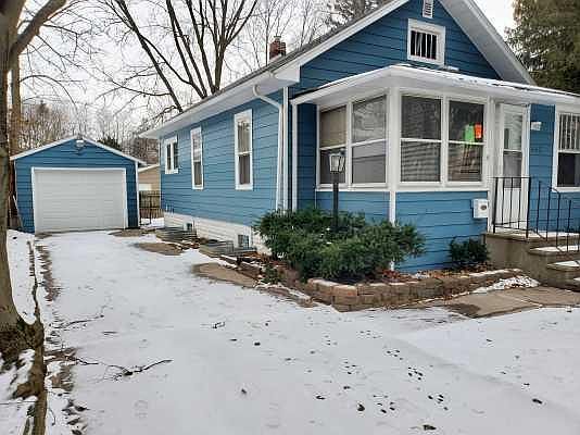 1st image of 445 N Clarendon St