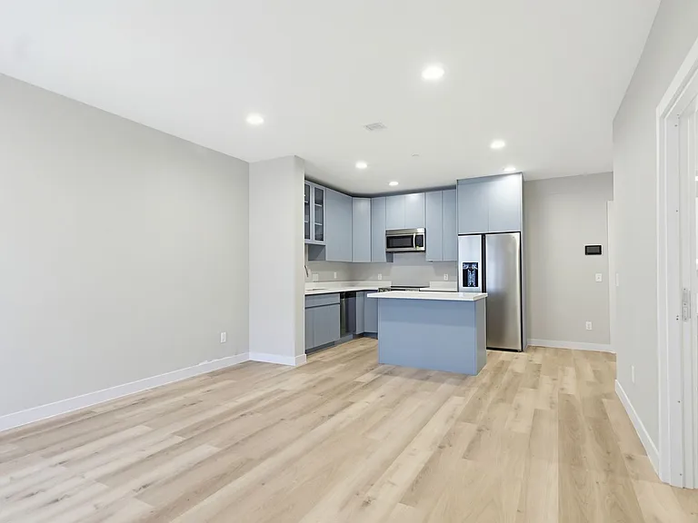 Taj Estates of Franklin II — Photo 23