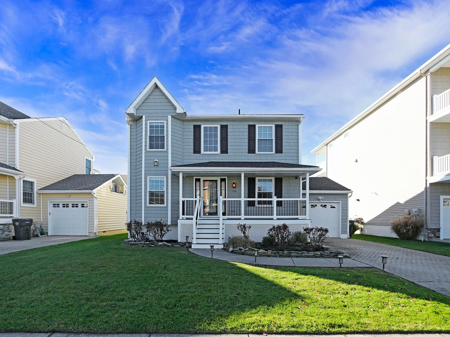 3 bed, 2.5 bath, $3,300 — Photo 1