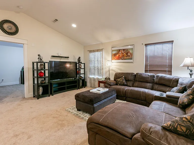 726 Newcomb St — Photo 22