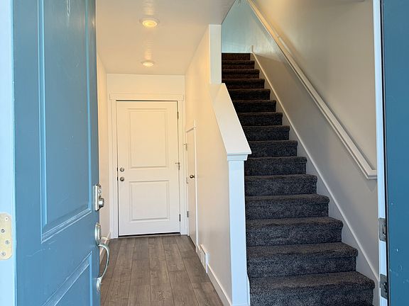 5th image of 1112 E Hatch Row