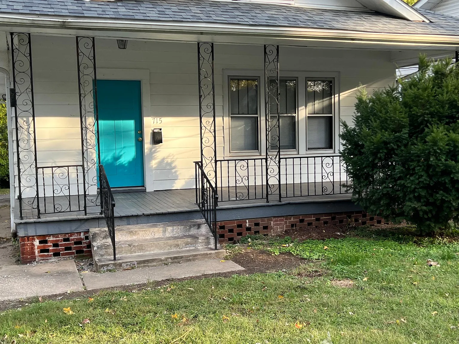 715 Brown St photo 1
