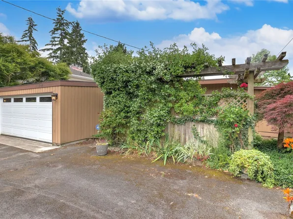 3011 62nd Avenue SE, Mercer Island, WA 98040