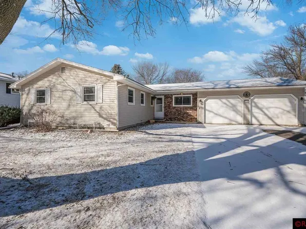 1715 Candi Ln, North Mankato, MN 56003