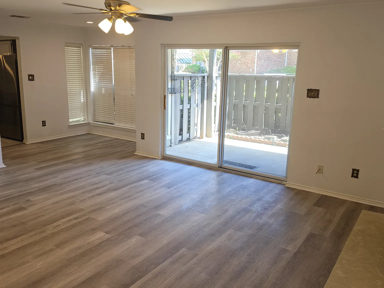 2 bed, 888 sqft, $1,650 — Photo 2