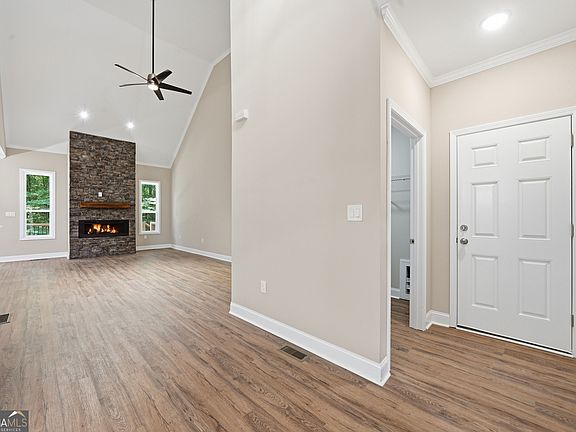 4th image of 1119 Plantation Dr SE