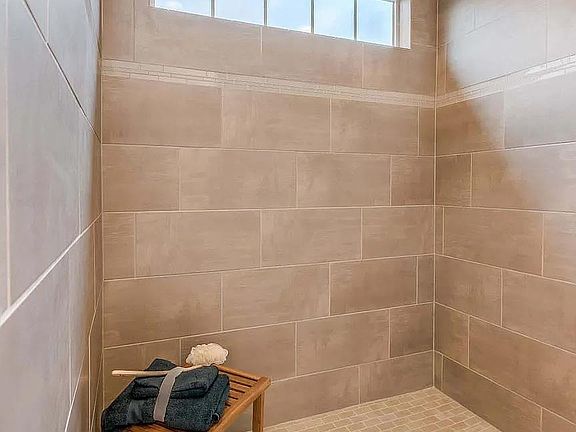 5th image of 641 Tamarind Dr