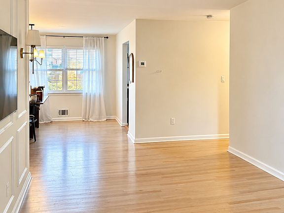 3rd image of 800 Old Springfield Ave APT 13