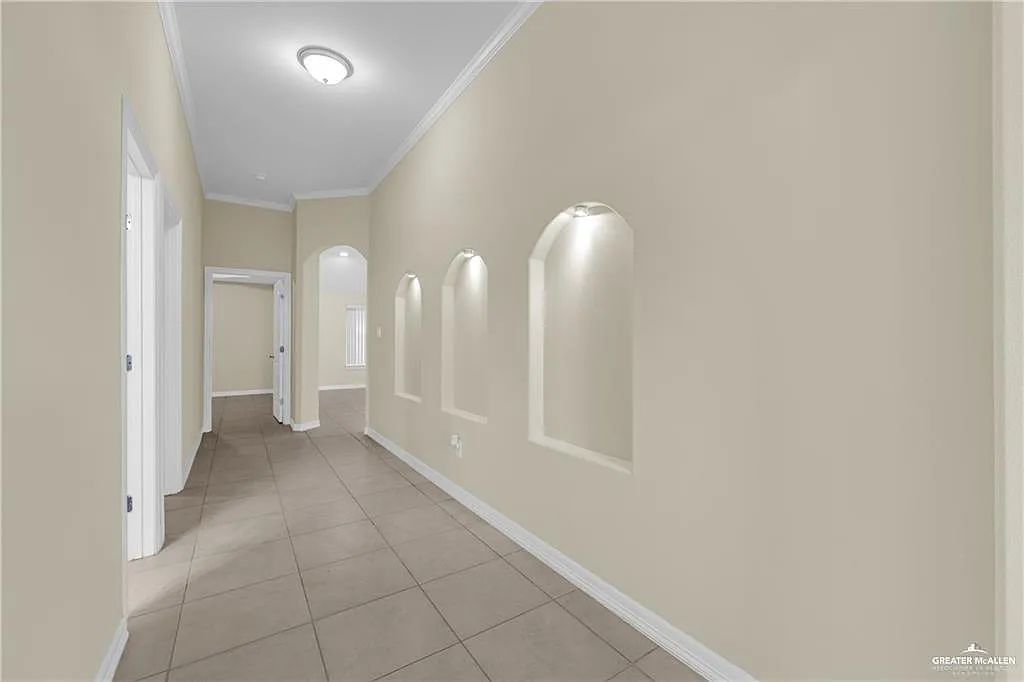 3 bed, 2.0 bath, 2123 sqft, $2,150 — Photo 4