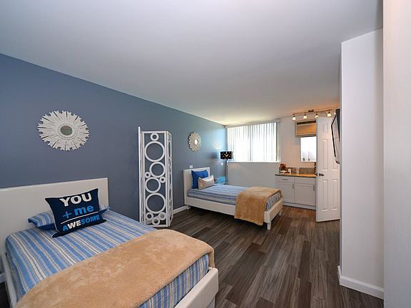 Meridian Pointe Apartments Magellan Model Bedroom