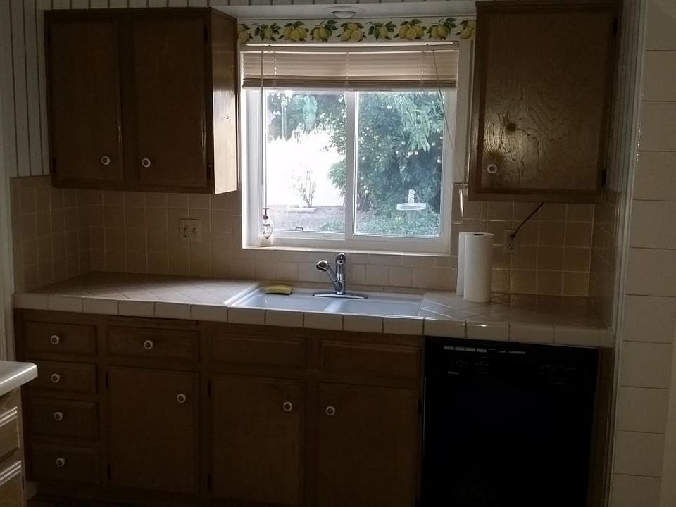 1st image of 126 E La Soledad