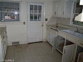 3rd image of 327 Dogwood Cir