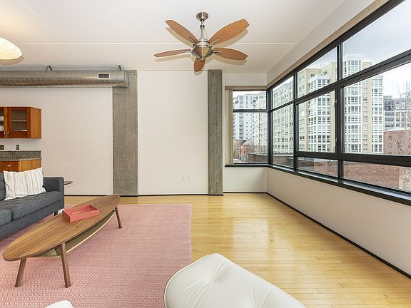 4th image of 333 NW 9th Ave Unit 516